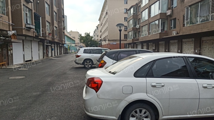 丽江苑小区外景图