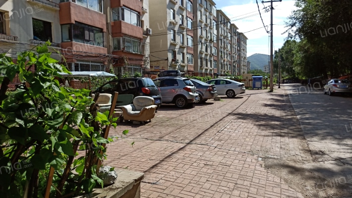 铁合金小区外景图