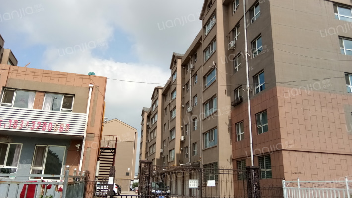 江岸龙苑小区外景图