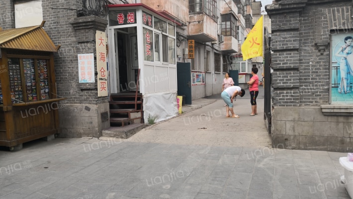 南头道街外景图