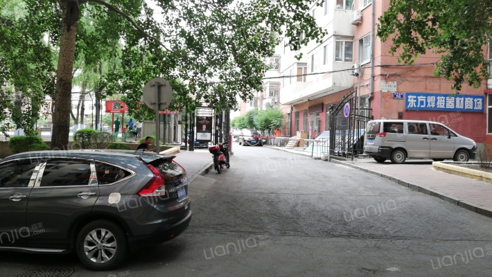 北鸿花园外景图