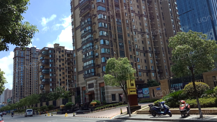 长江世纪广场外景图