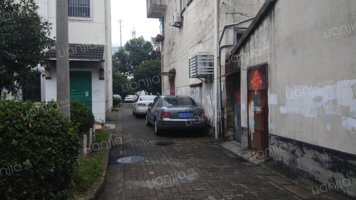 颜港街小区外景图