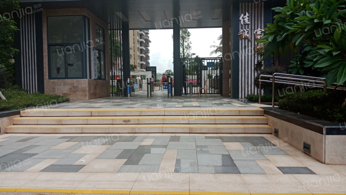 大大的家外景图