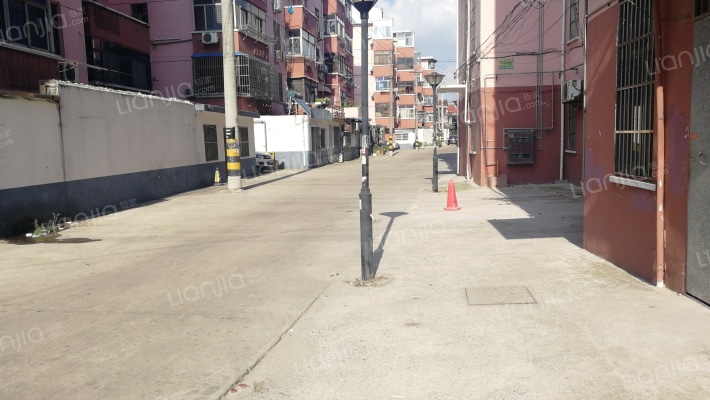 戴周新村外景图