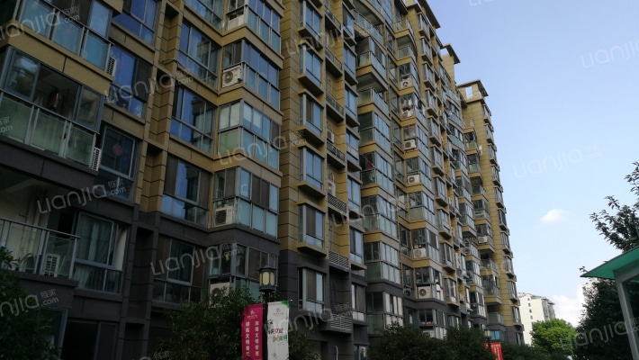 东方国际广场外景图