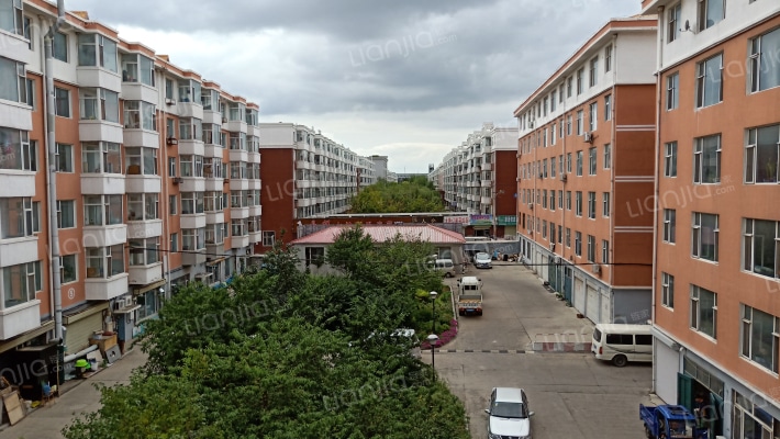 富苑小区外景图