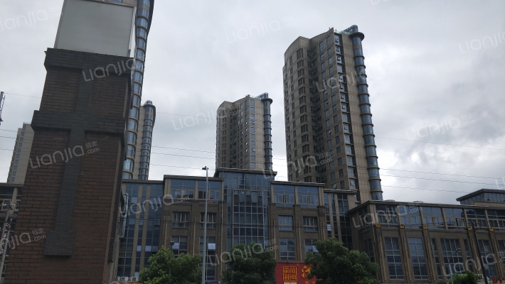 长顺滨江皇冠外景图