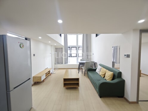 整租·洲际健康城 3室1厅 LOFT 东南