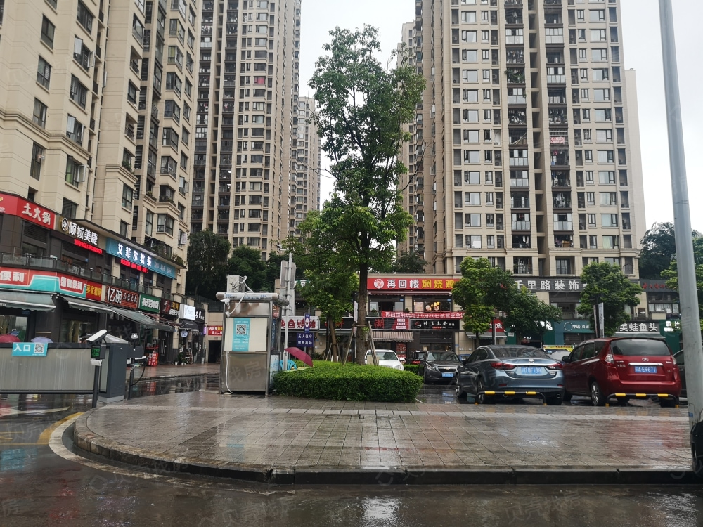 万科招商理想城小区配套