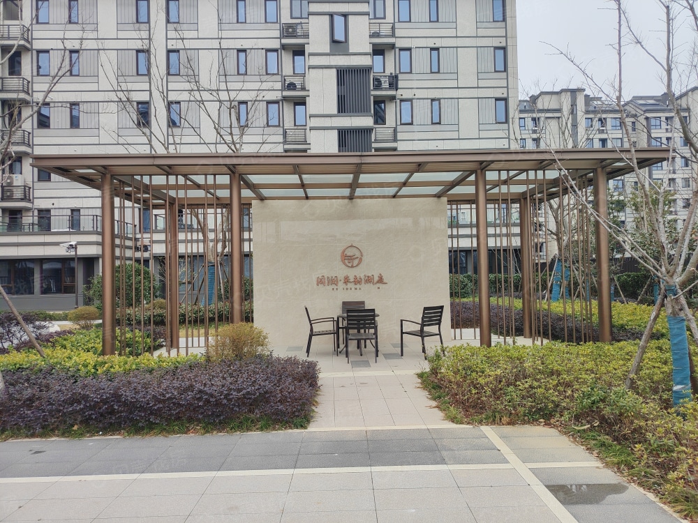 同润朱韵澜庭实景图