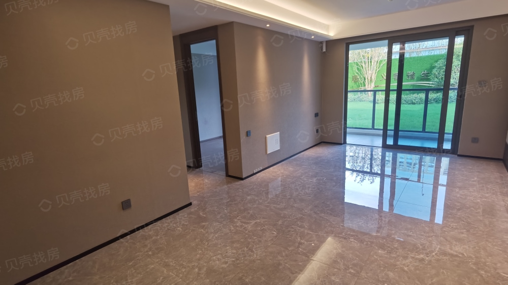 鸣翠东著样板间