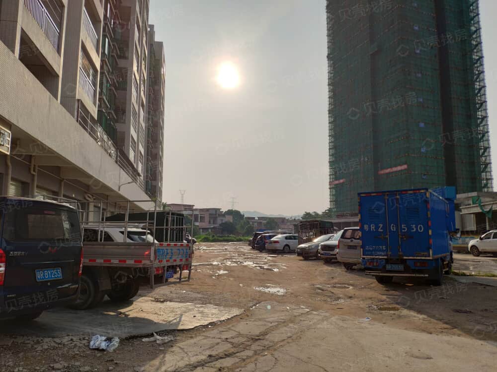 江畔豪苑实景图