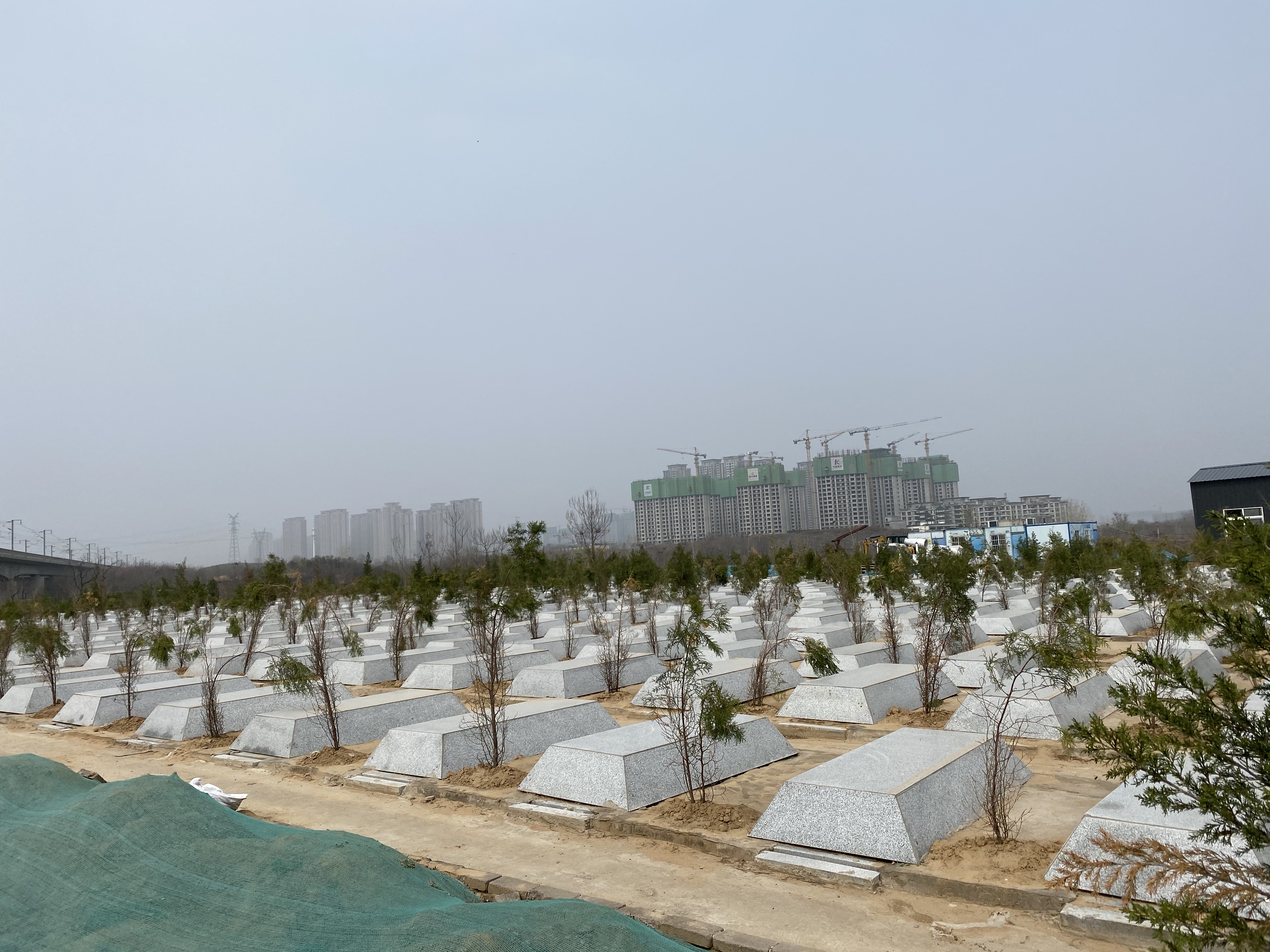 郑州恒大林溪郡,项目南边,大约600米处,大型回民公墓正在建设中,不