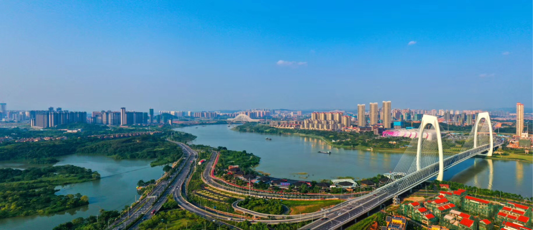 糯家新房顾问程丽平,很开心您能看到我的楼盘点评;南宁彰泰凤岭江湾