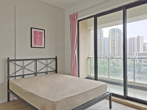 合租·嘉年华国际社区 4居室 东南卧