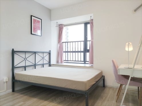 合租·华润二十四城七期 3居室 东北卧