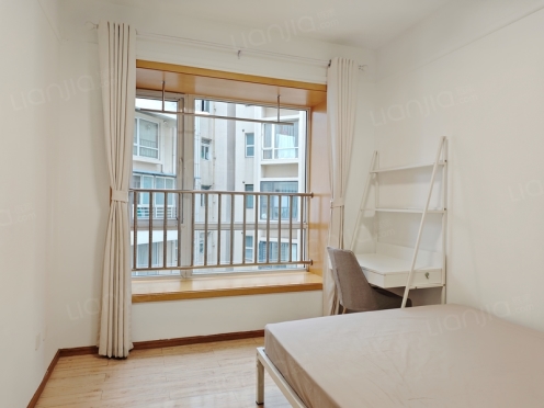 合租·天鹅湖北苑 3居室 东北卧