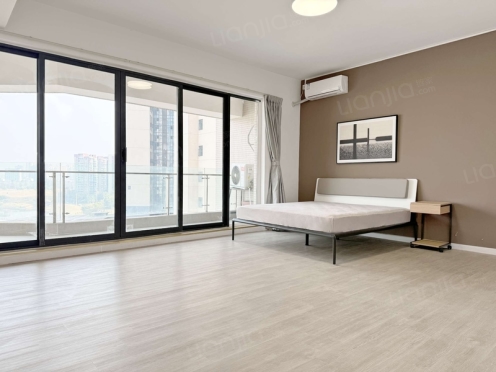 合租·嘉年华国际社区 5居室 东北卧