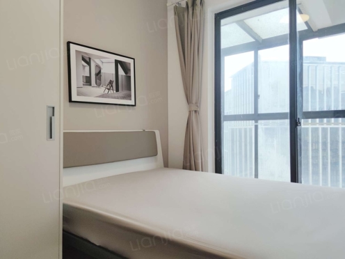 合租·城市春天 4居室 东北卧