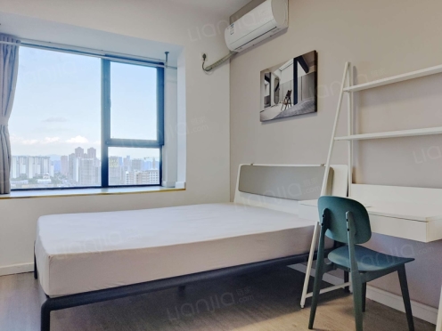 合租·绿地中心云锦468 5居室 东南卧