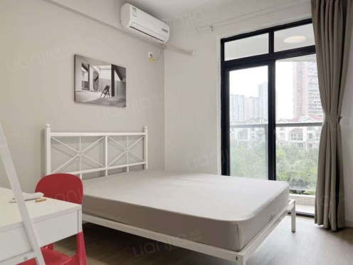 合租·每日汇城 4居室 东北卧