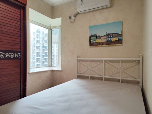 合租·蓝光富丽花城 4居室 西卧