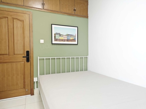 合租·人和逸景 3居室 东北卧