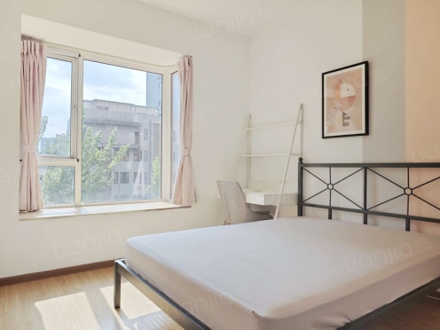 合租·比华利国际城三期 4居室 西卧