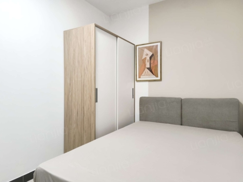 合租·北回归线一期 4居室 西南卧