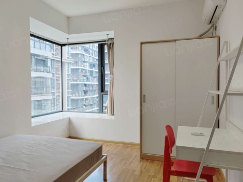 合租·浅水半岛三期 3居室 东北卧