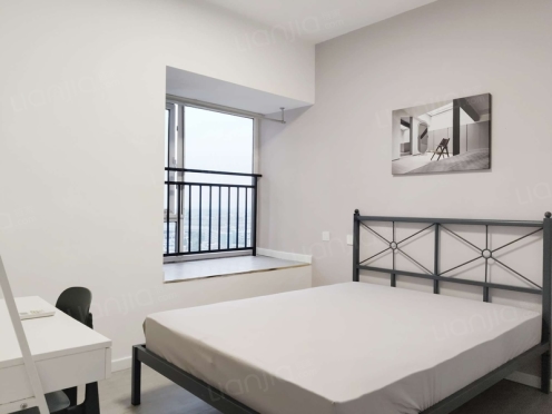 合租·隆鑫印象东方 4居室 东卧