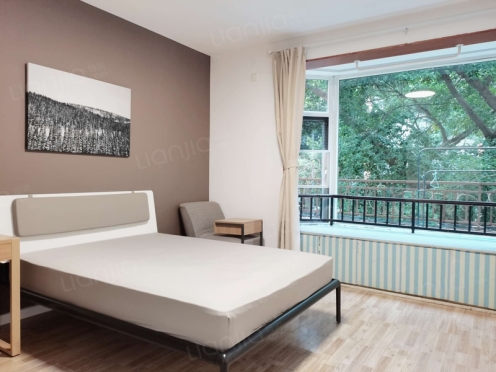 合租·巴黎阳光 4居室 南卧