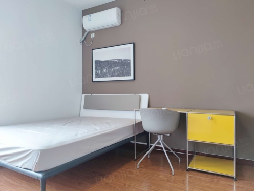 合租·城市春天 4居室 东南卧