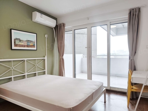 合租·蓝光凯丽香江 4居室 东卧