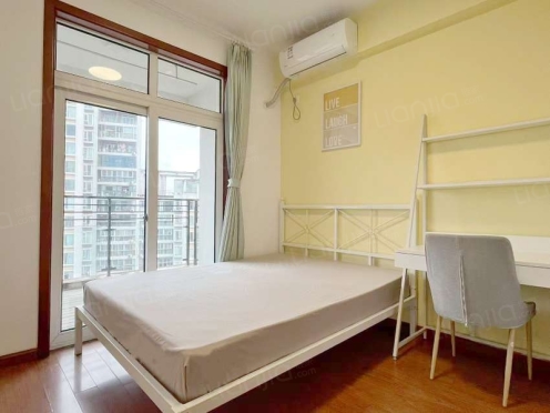 合租·花样年花郡 4居室 北卧