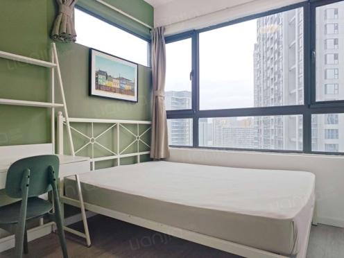 合租·绿地中心云锦468 5居室 西卧