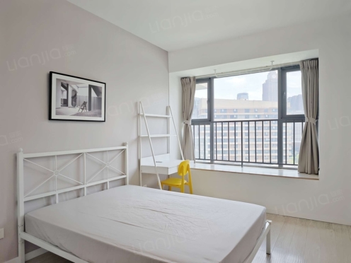 合租·航天城上城一期 5居室 东北卧