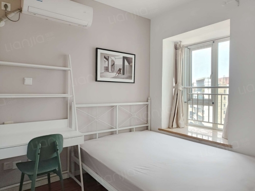 合租·蓝光凯丽香江 4居室 北卧