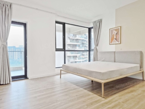 合租·华润凤凰城一期 5居室 南卧