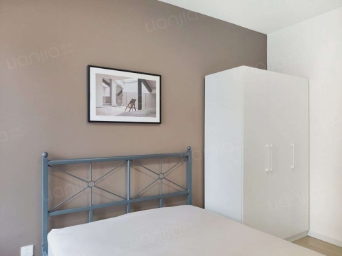 合租·蓝光锦绣城 4居室 西南卧