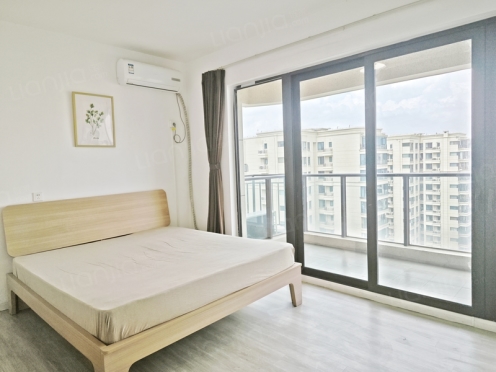 合租·融创观玺台花园 5居室 北卧