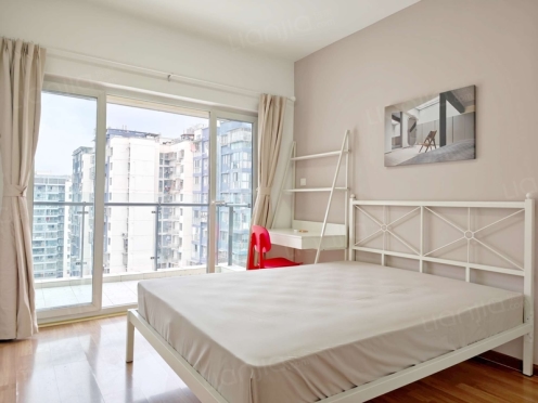 合租·金科一城 3居室 东北卧