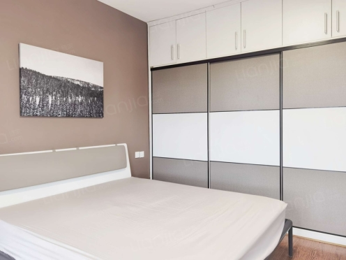 合租·中德英伦世邦K区 4居室 南卧