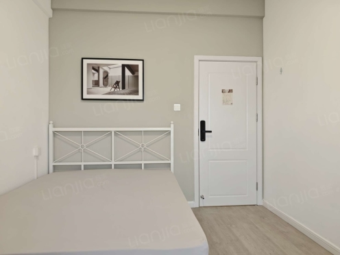 合租·每日汇城 5居室 东北卧