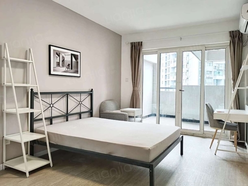 合租·蓝光凯丽香江 4居室 东卧