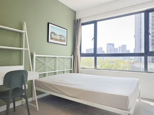 合租·绿地中心云锦468 5居室 西南卧