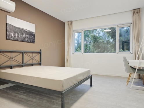 合租·蓝光凯丽香江 4居室 东卧