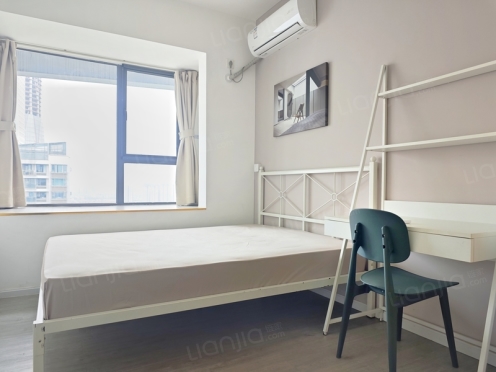 合租·绿地中心云锦468 5居室 东北卧