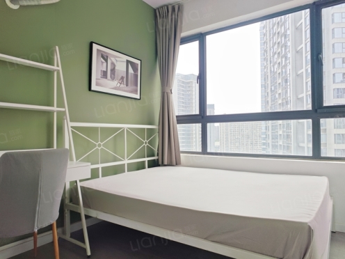 合租·绿地中心云锦468 5居室 西北卧